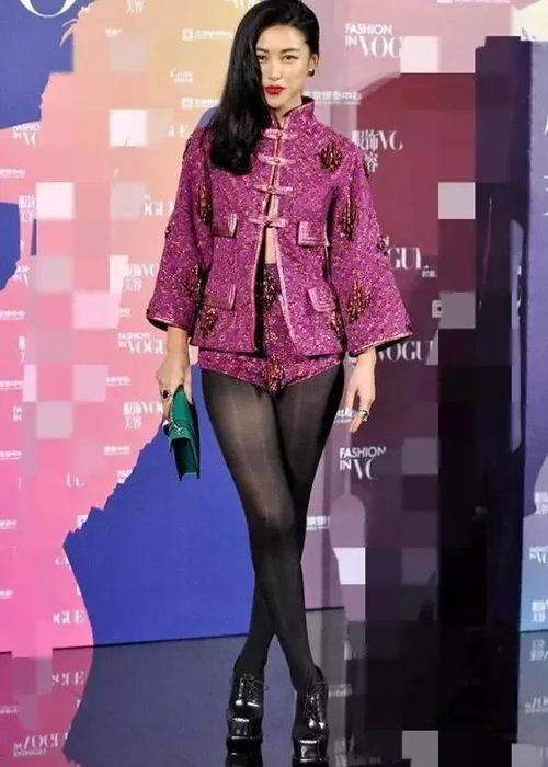 明星黑丝袜穿搭 朝阳吃瓜51cg,黑丝袜穿搭演绎时尚态度，朝阳吃瓜51CG捕捉潮流瞬间